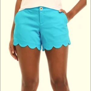 Lilly Pulitzer
5" Buttercup Stretch Shorts - size 8